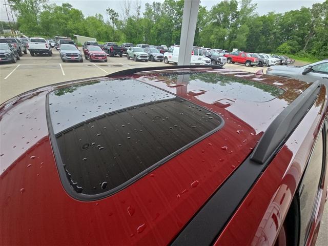 used 2023 Chevrolet Traverse car, priced at $28,983