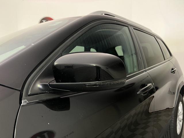 used 2021 Jeep Cherokee car, priced at $15,995