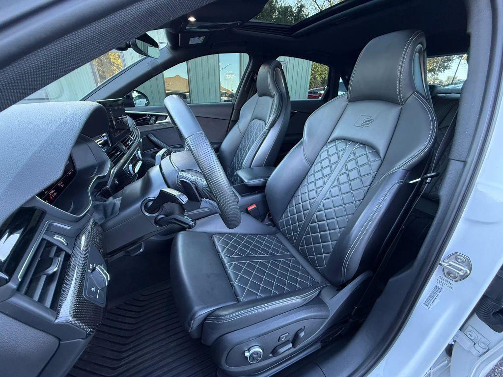 Audi S4 view 12