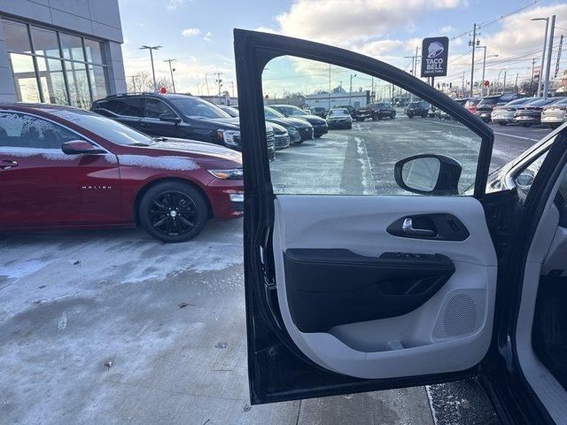 used 2024 Chrysler Pacifica car, priced at $27,500