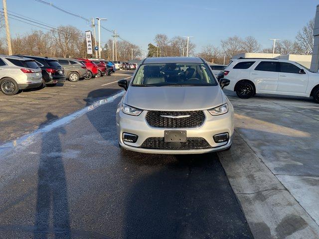 used 2024 Chrysler Pacifica car, priced at $27,800