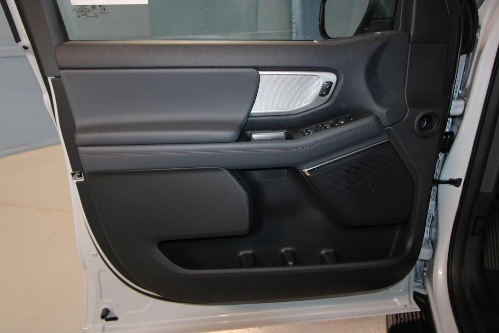 new 2025 Ford Expedition car, priced at $68,434