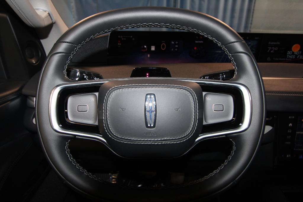 new 2025 Lincoln Navigator car, priced at $95,500