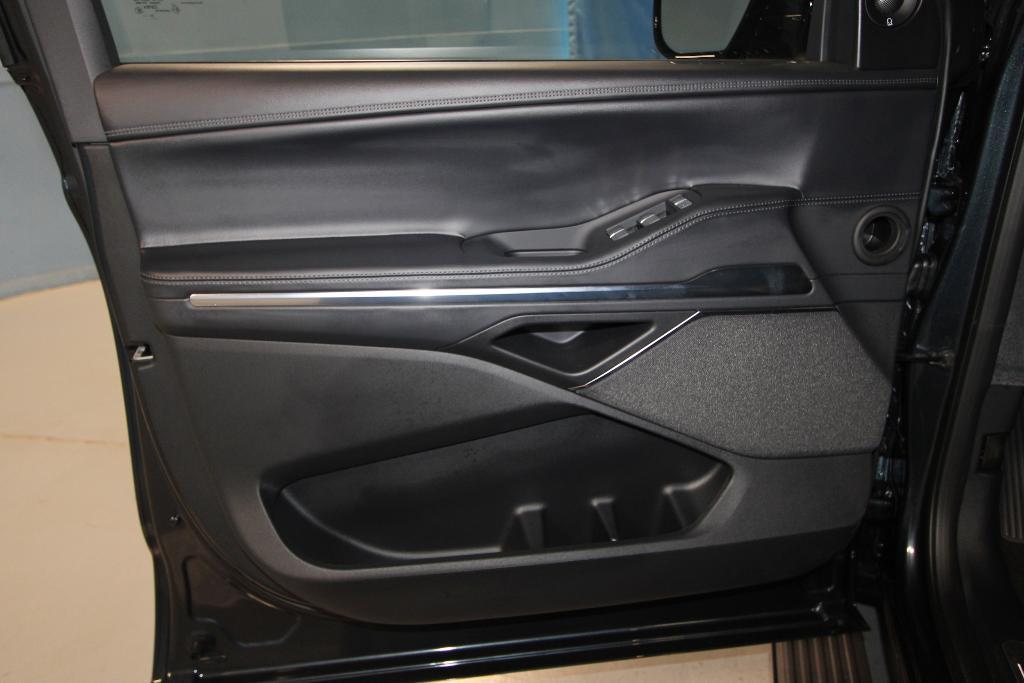 new 2025 Lincoln Navigator car, priced at $95,500