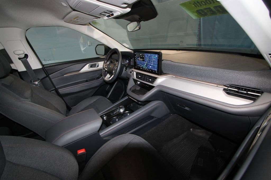 used 2025 Ford Explorer car, priced at $39,134