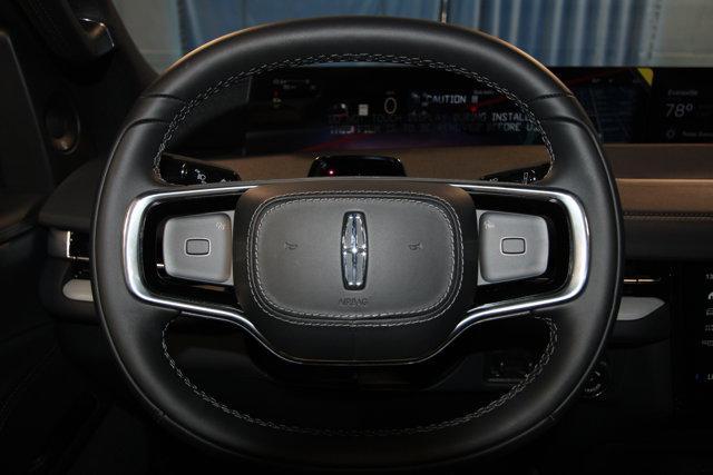 new 2025 Lincoln Navigator car, priced at $104,435