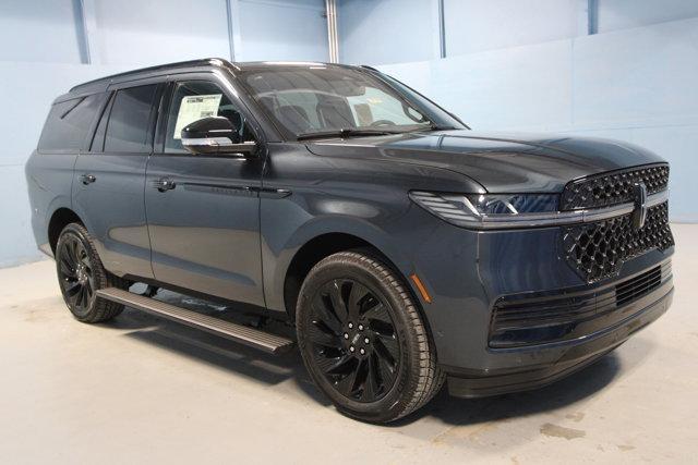 new 2025 Lincoln Navigator car, priced at $104,435