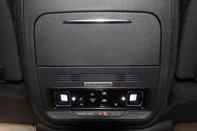 new 2025 Lincoln Navigator car, priced at $104,435