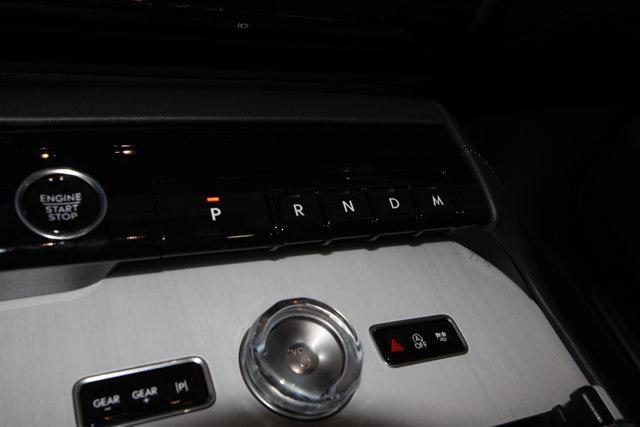 new 2025 Lincoln Navigator car, priced at $104,435