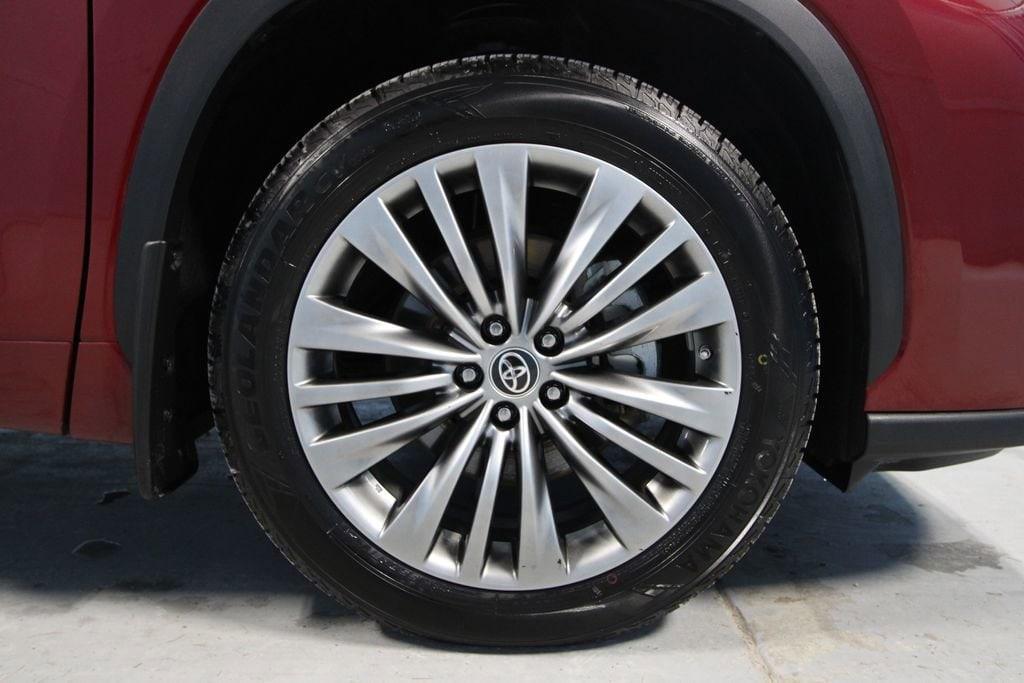2022 Red Toyota Highlander