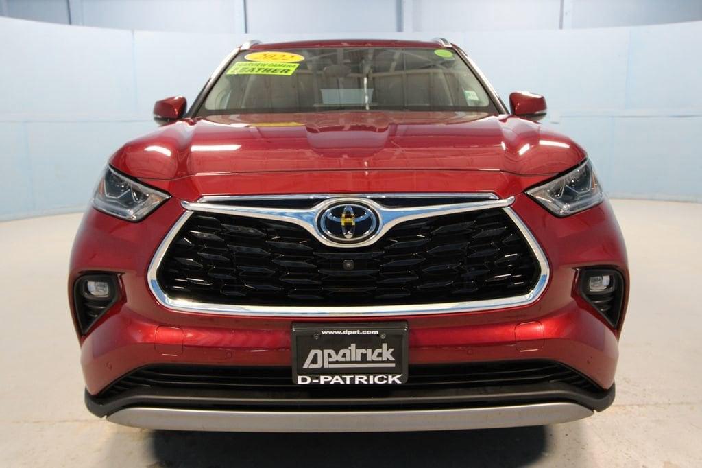 2022 Red Toyota Highlander