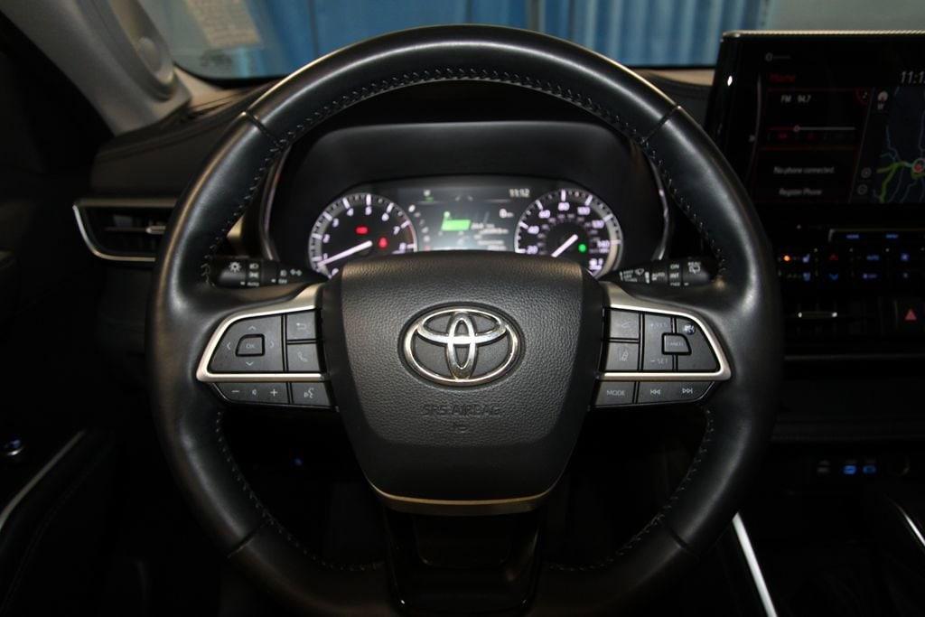 2022 Red Toyota Highlander