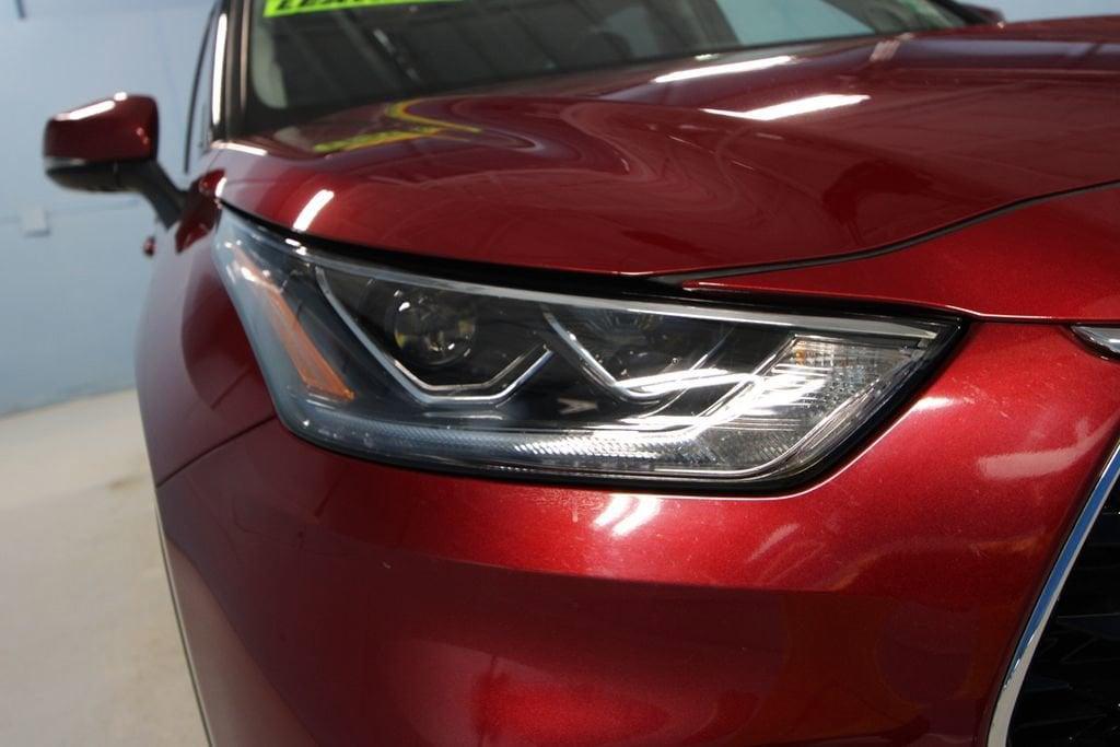 2022 Red Toyota Highlander