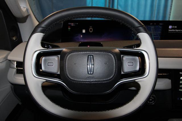 new 2025 Lincoln Navigator car, priced at $103,899