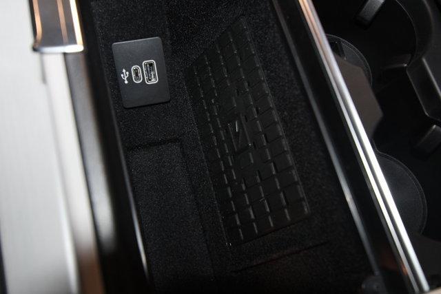 new 2025 Lincoln Navigator car, priced at $100,935