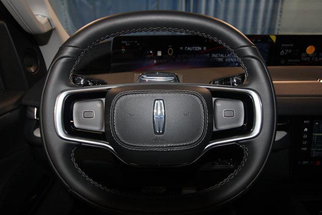 new 2025 Lincoln Navigator car, priced at $100,935