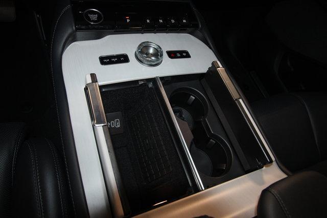 new 2025 Lincoln Navigator car, priced at $100,935