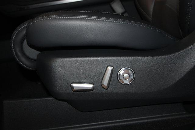 new 2025 Lincoln Navigator car, priced at $100,935