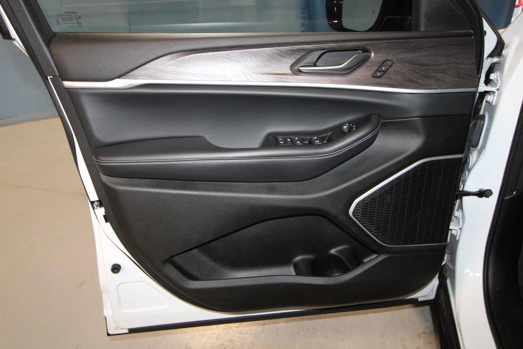 used 2022 Jeep Grand Cherokee L car, priced at $33,684