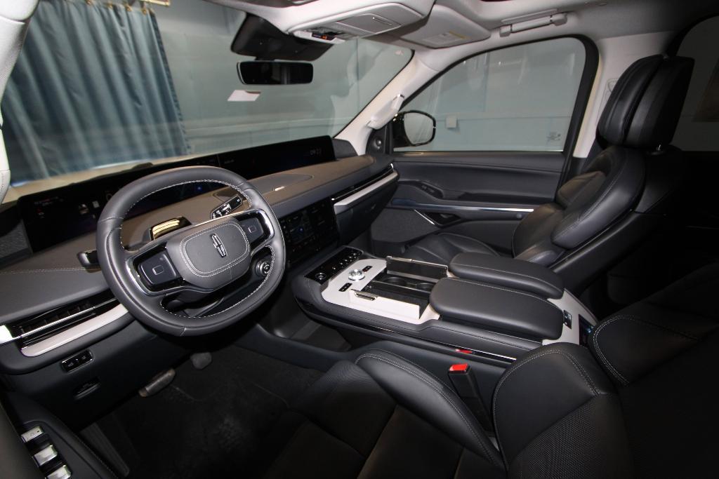 new 2025 Lincoln Navigator L car, priced at $99,714