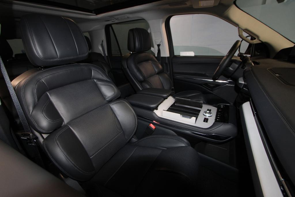 new 2025 Lincoln Navigator L car, priced at $99,714