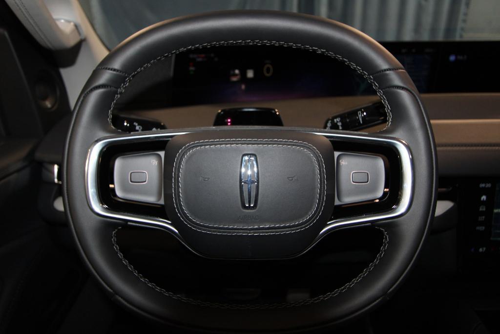 new 2025 Lincoln Navigator L car, priced at $99,714