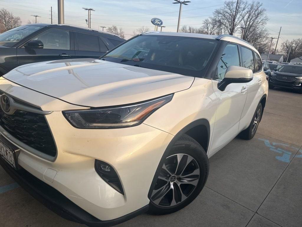 used 2021 Toyota Highlander car, priced at $27,695