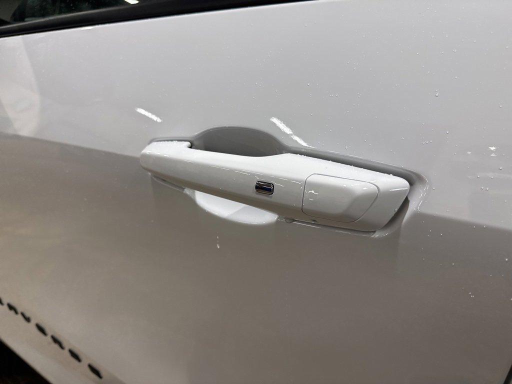 new 2026 Chevrolet Traverse car, priced at $48,305