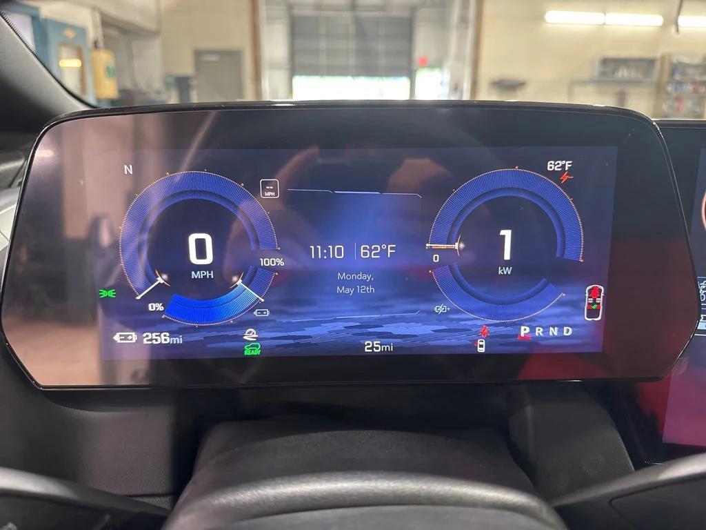 new 2025 Chevrolet Equinox EV car, priced at $39,925