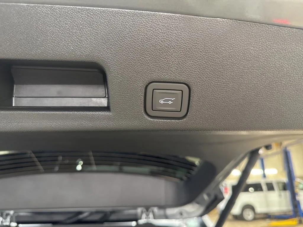 new 2026 Chevrolet Traverse car, priced at $61,220