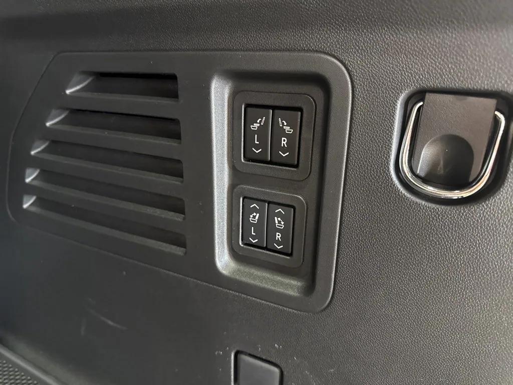 new 2026 Chevrolet Traverse car, priced at $61,220