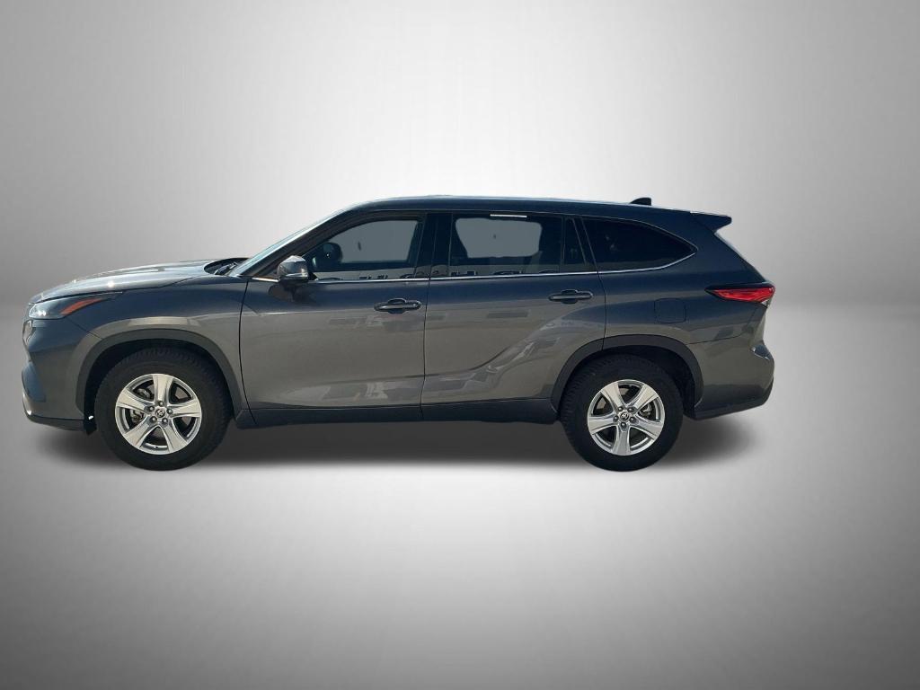 used 2022 Toyota Highlander car, priced at $29,629