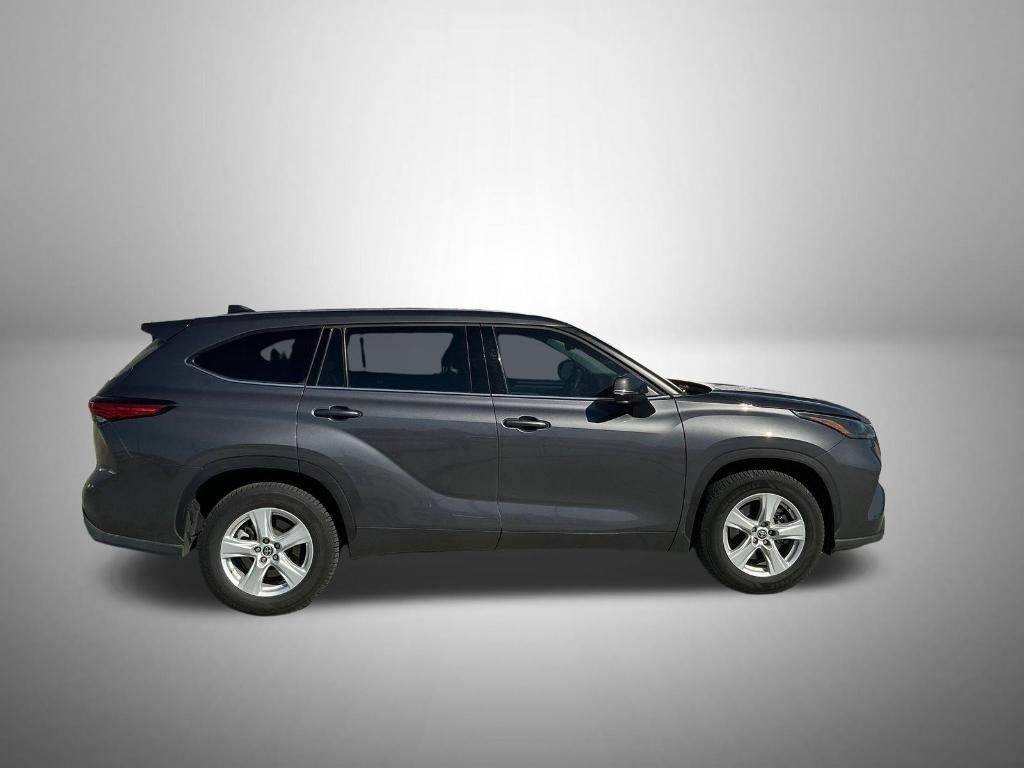 used 2022 Toyota Highlander car, priced at $29,629