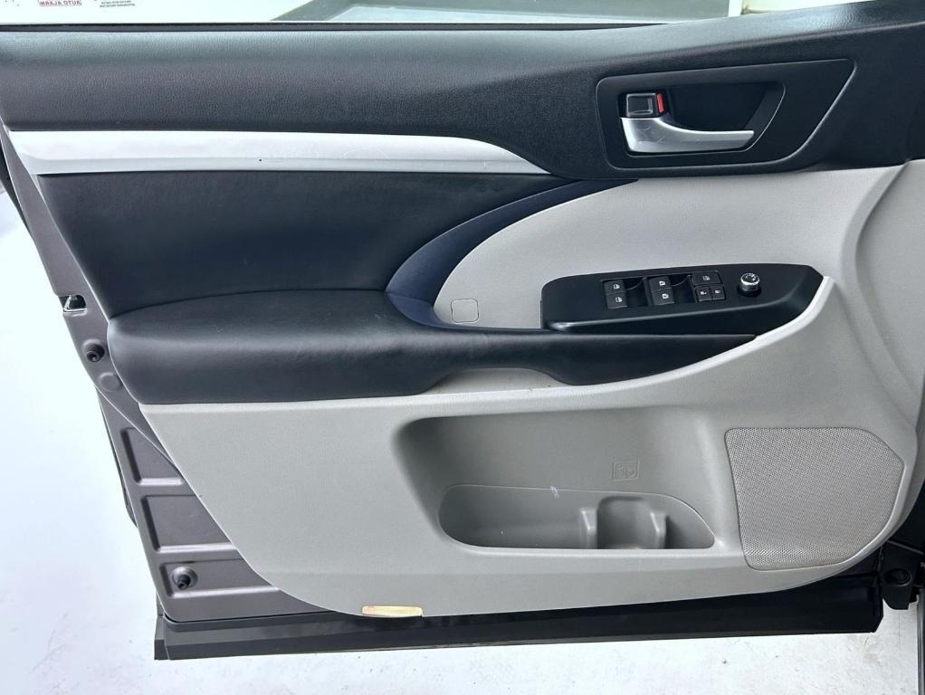 used 2019 Toyota Highlander car, priced at $24,636