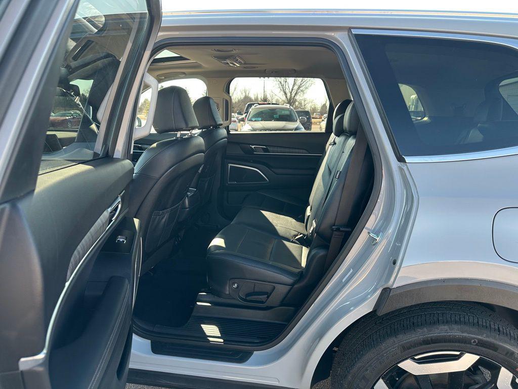 used 2023 Kia Telluride car, priced at $35,978