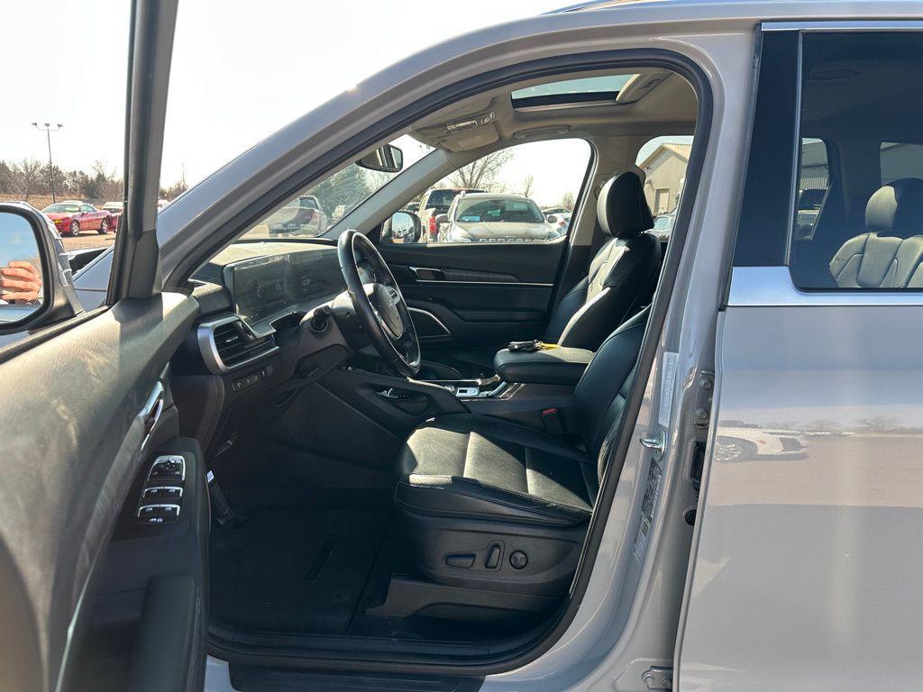 used 2023 Kia Telluride car, priced at $35,978