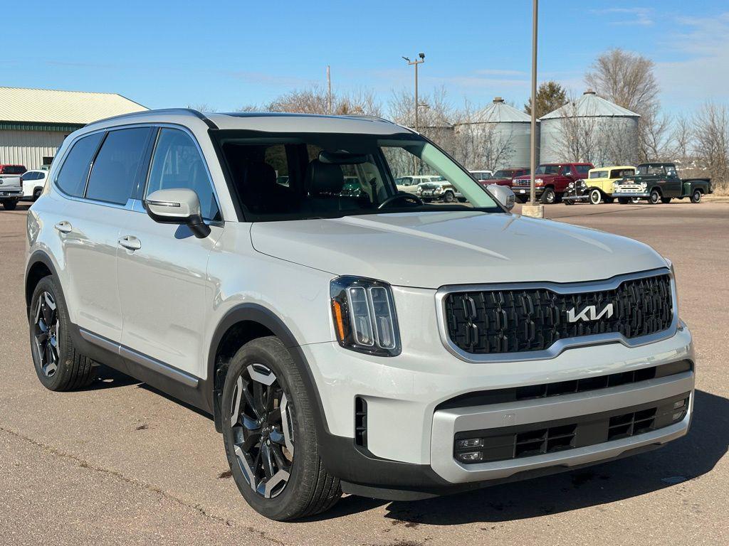 used 2023 Kia Telluride car, priced at $35,978