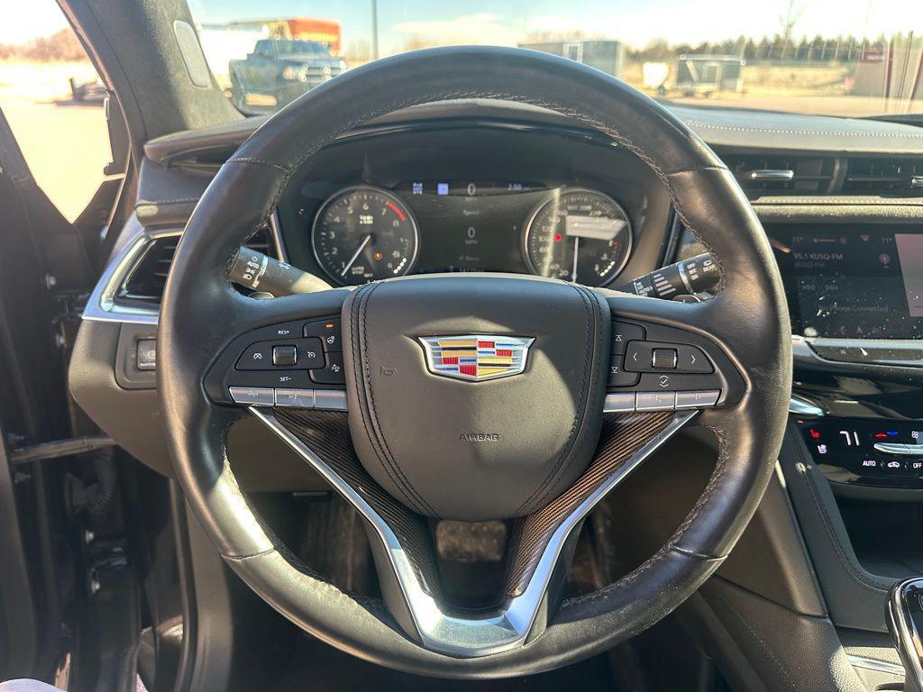 used 2023 Cadillac XT6 car, priced at $41,996