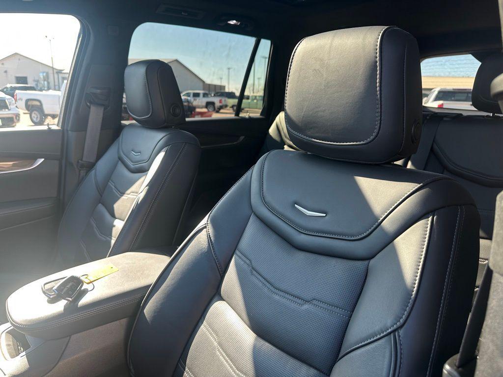 used 2023 Cadillac XT6 car, priced at $41,996