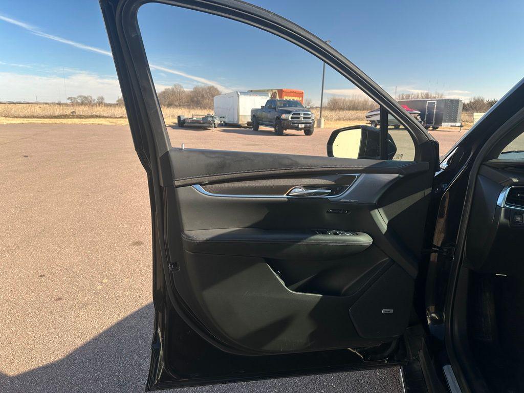 used 2023 Cadillac XT6 car, priced at $41,996