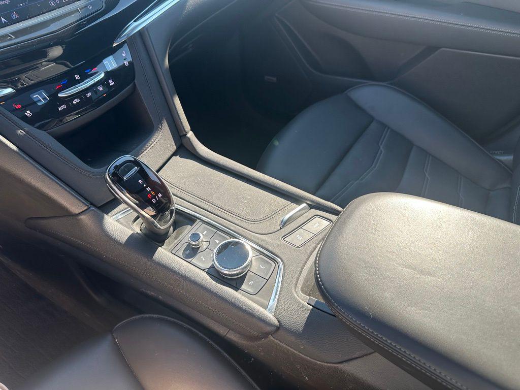 used 2023 Cadillac XT6 car, priced at $41,996