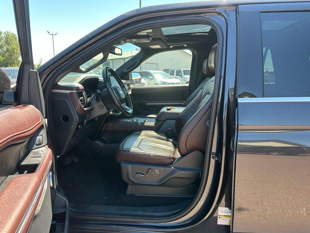 used 2024 Ford Expedition car, priced at $43,109