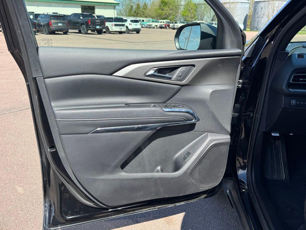 used 2026 Chevrolet Traverse car, priced at $43,663