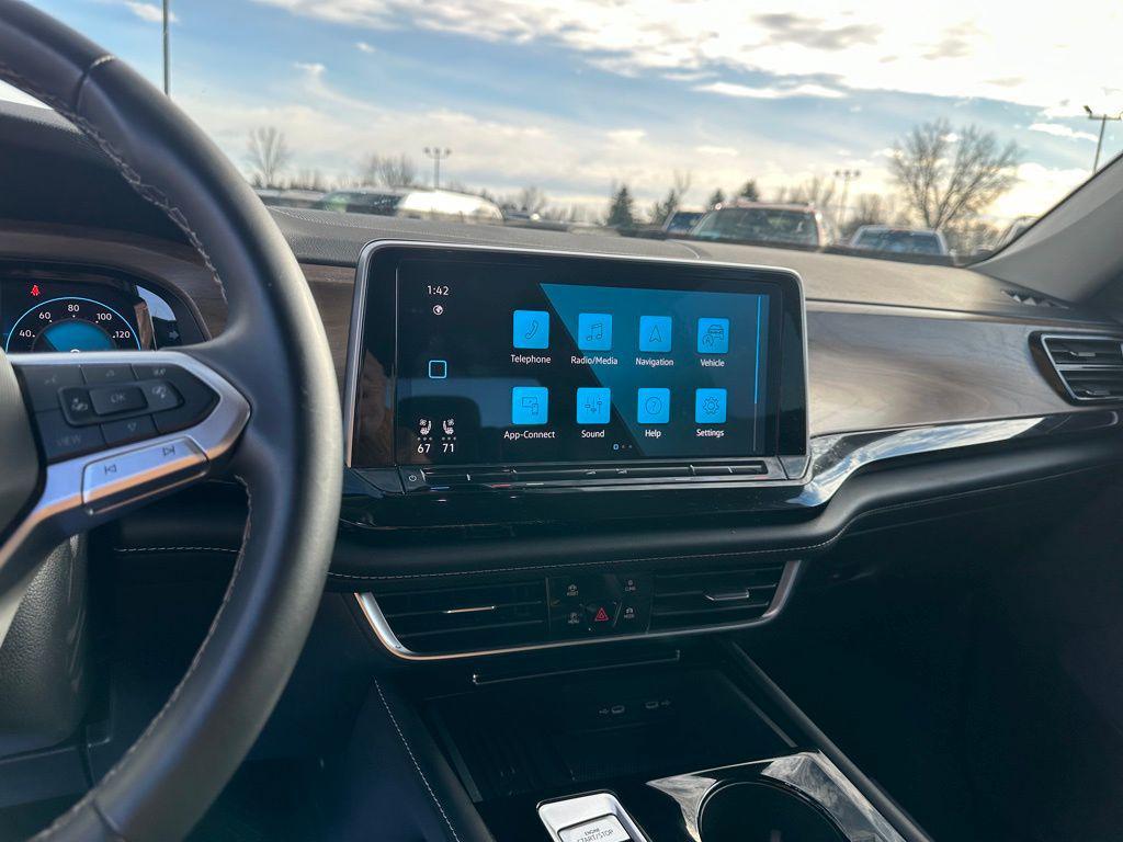 used 2025 Volkswagen Atlas car, priced at $31,922