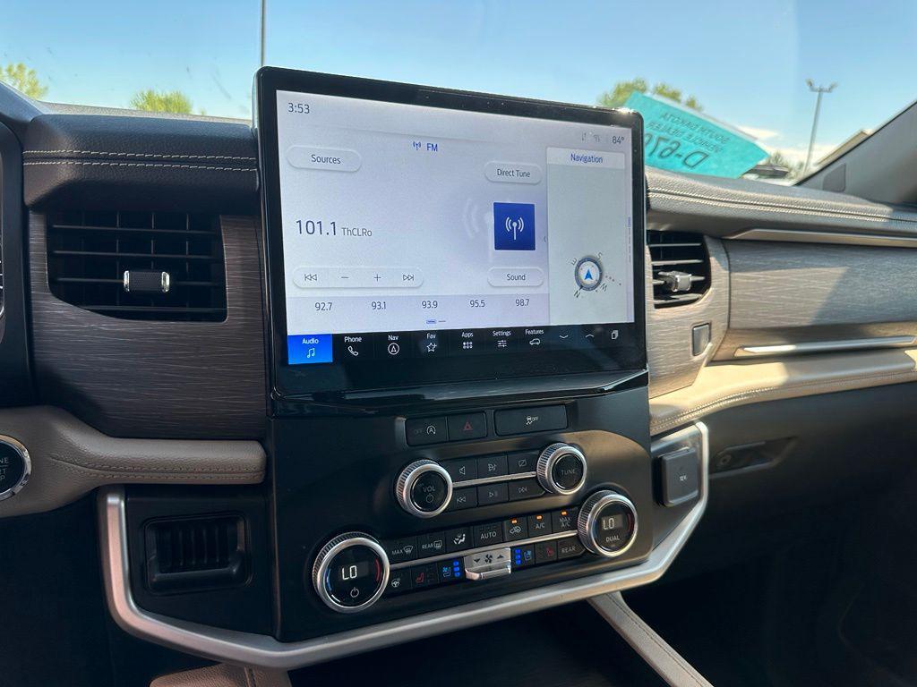 used 2024 Ford Expedition car, priced at $43,629