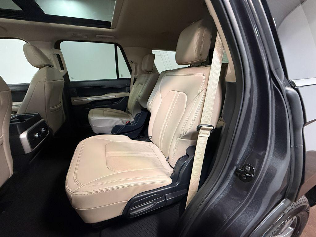 used 2024 Ford Expedition car, priced at $43,629