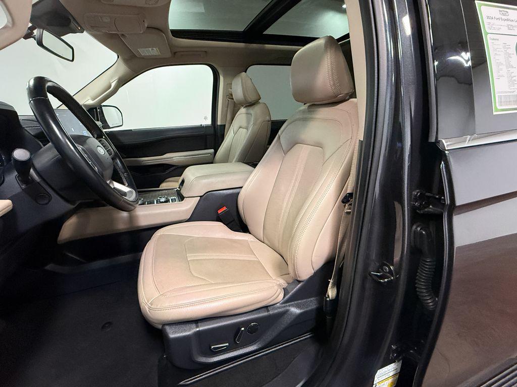 used 2024 Ford Expedition car, priced at $43,629