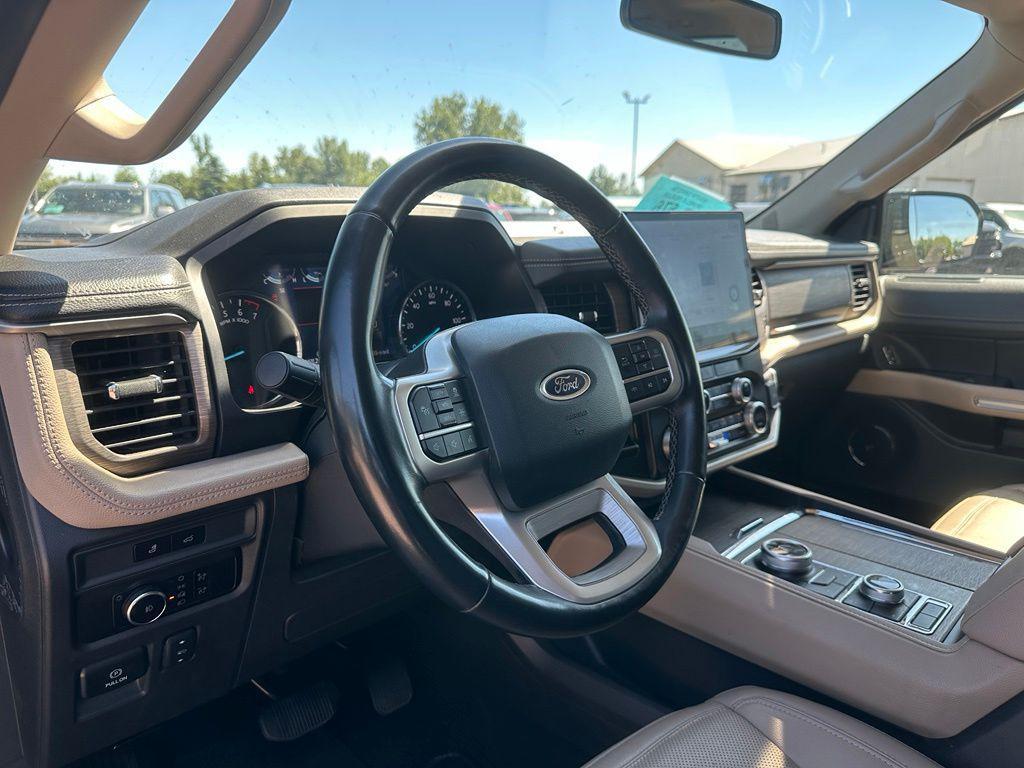 used 2024 Ford Expedition car, priced at $43,629