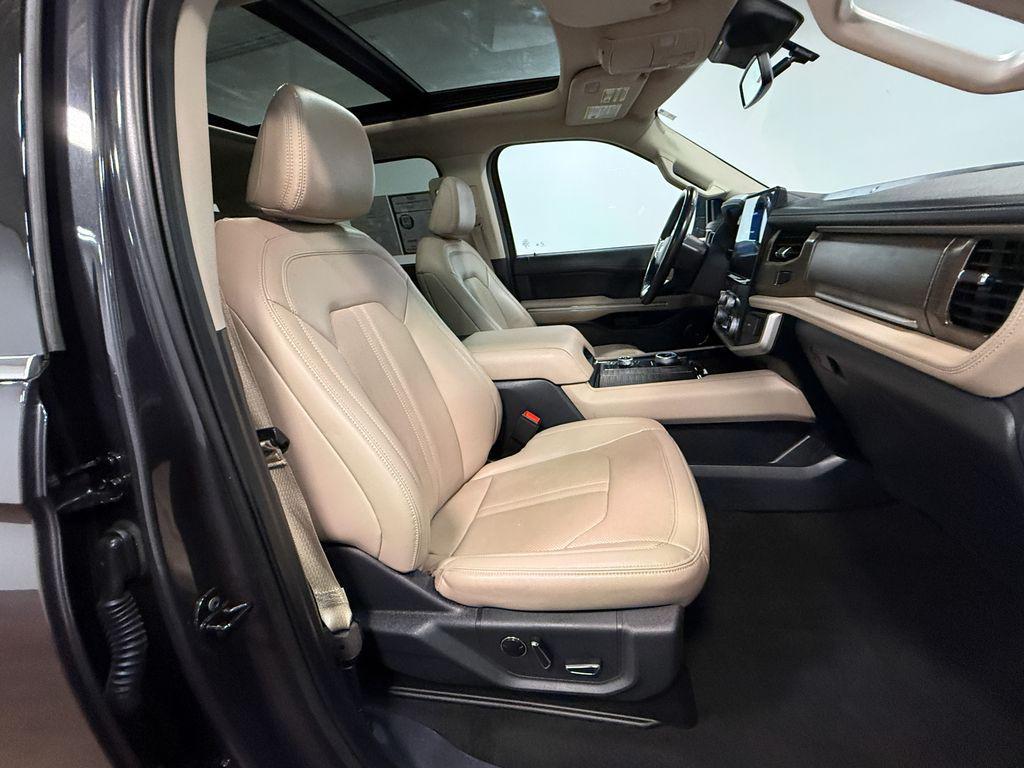 used 2024 Ford Expedition car, priced at $43,629