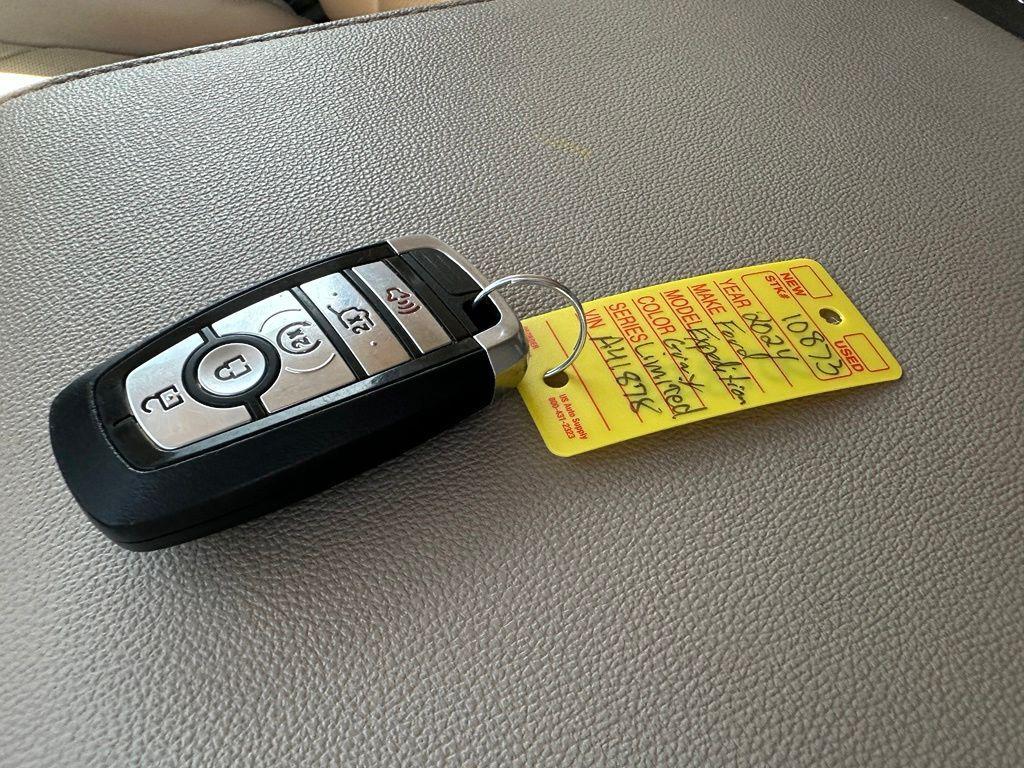 used 2024 Ford Expedition car, priced at $43,629